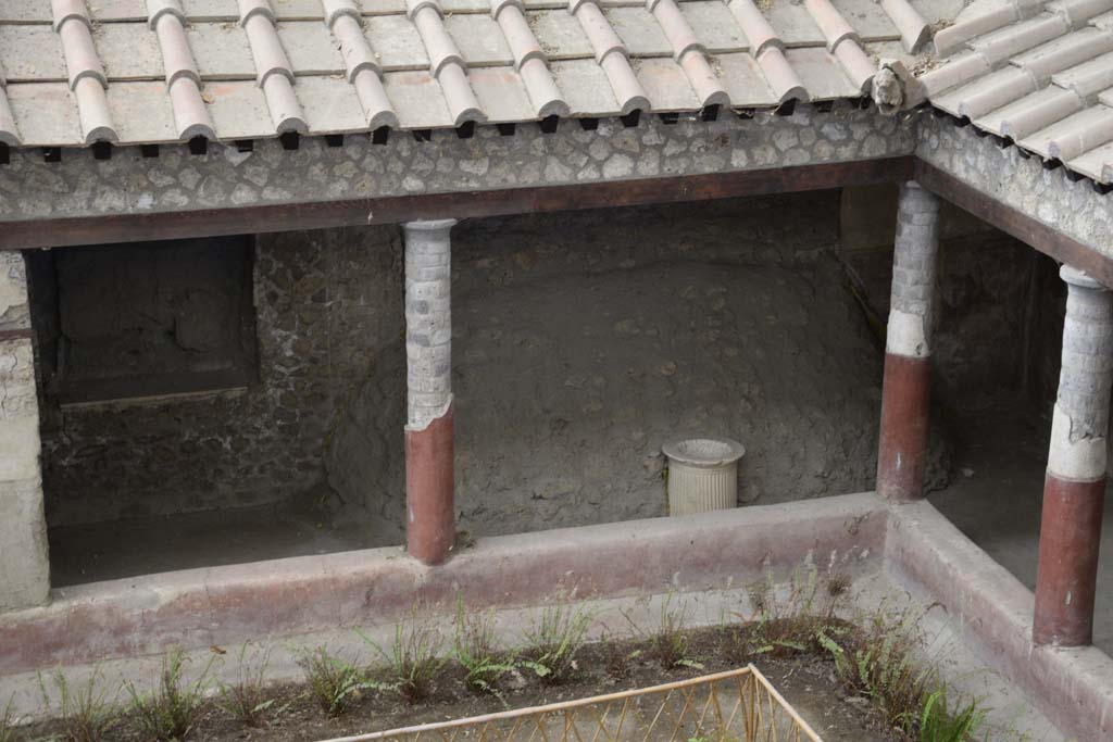 IX.12.9 Pompeii. February 2017. Looking towards west portico from above. Photo courtesy of Johannes Eber.