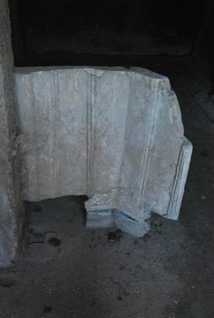 IX.13.1-3 Pompeii. October 2007. Antechamber of Room 12, plaster cast of door.
Photo courtesy of Nicolas Monteix.

