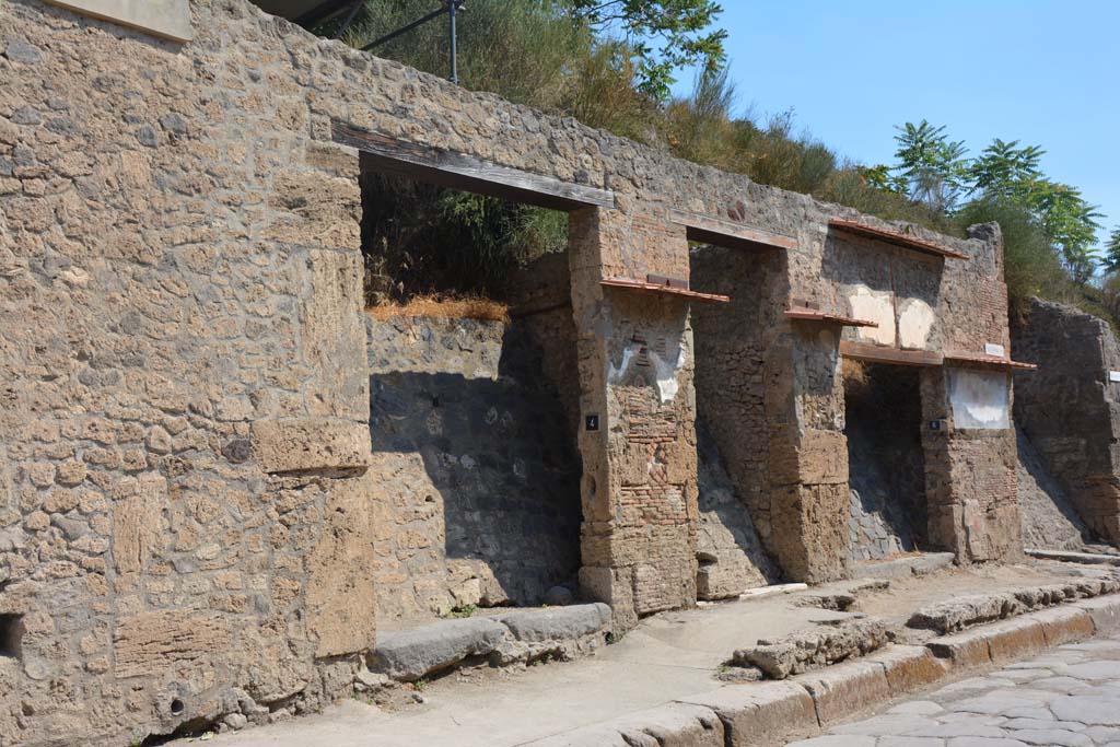 IX.13. 4, 5 and 6 Pompeii. July 2017. Looking east from IX.13.4. 
Foto Annette Haug, ERC Grant 681269 DÉCOR.

