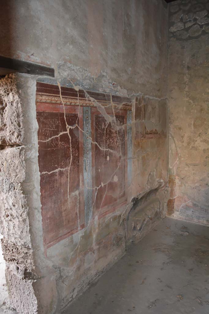 IX.14.4 Pompeii. September 2019. Room 5, looking south along east wall.
Foto Annette Haug, ERC Grant 681269 DÉCOR.
