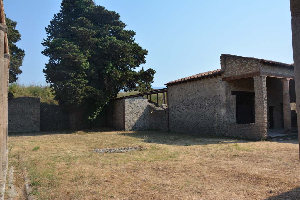 IX.14.4 Pompeii. July 2017. Looking south across peristyle/garden area.
Foto Annette Haug, ERC Grant 681269 DÉCOR.

