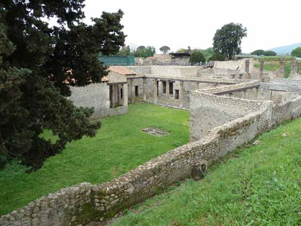 IX.14.4 Pompeii. May 2010.  Looking north-west across garden area 2 to peristyle 1.