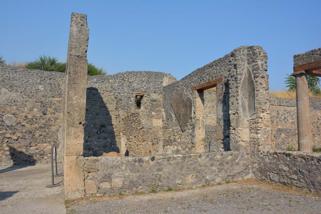 IX.14.4 Pompeii. July 2017. Triclinium I, on east side of Tablinum H, looking towards east wall.
Foto Annette Haug, ERC Grant 681269 DÉCOR.
