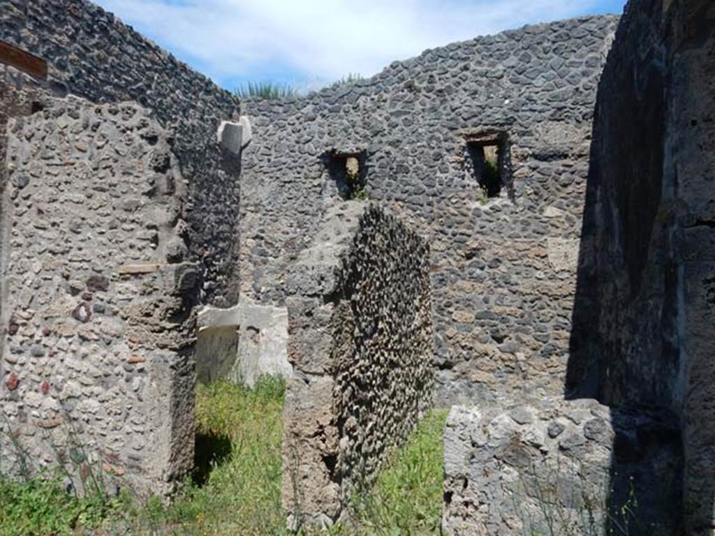 IX.14.4 Pompeii. May 2017.  Rooms K and L on the east side of the corridor on the east of the tablinum. Photo courtesy of Buzz Ferebee.
