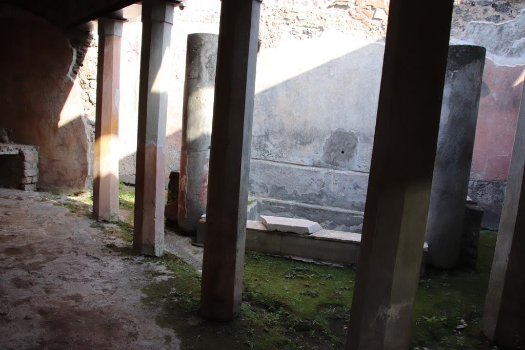 HGW24 Pompeii. December 2006. Doorway to baths complex in east wall of peristyle.