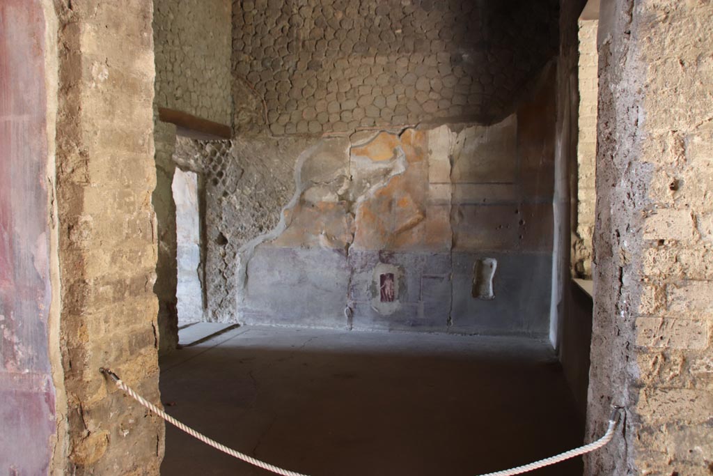 Villa San Marco, Stabiae, October 2022. 
Looking through doorway to room 18 in east wall of corridor 17. Photo courtesy of Klaus Heese.

