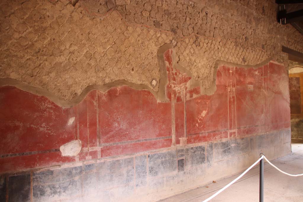 Villa San Marco, Stabiae, October 2020. Corridor 32, looking towards north end of west wall. Photo courtesy of Klaus Heese.