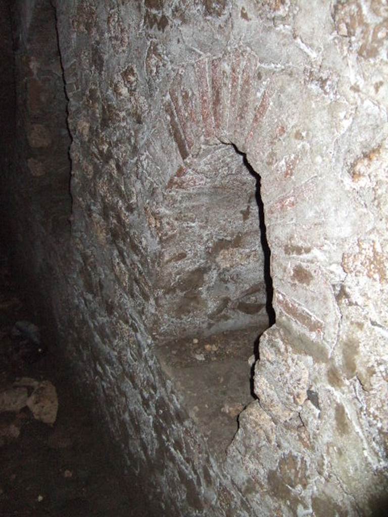 Villa of Mysteries, Pompeii. May 2006. Niche in crypt.