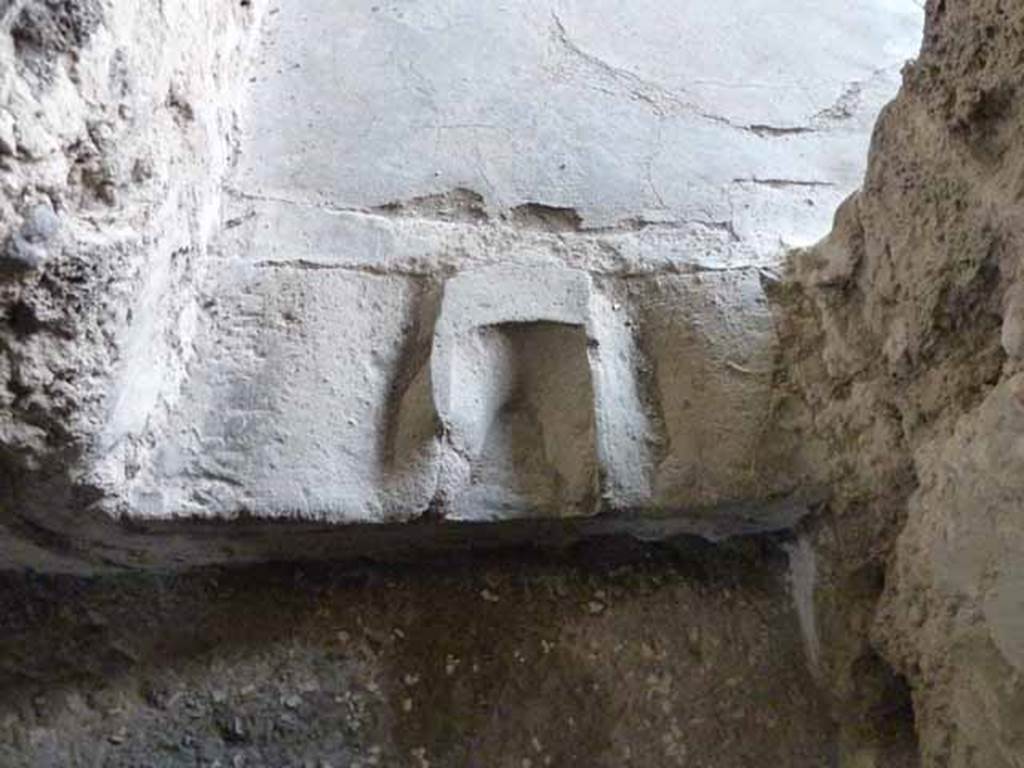 Villa of Mysteries, Pompeii. May 2010. Room 21, doorway threshold or sill. Looking west.