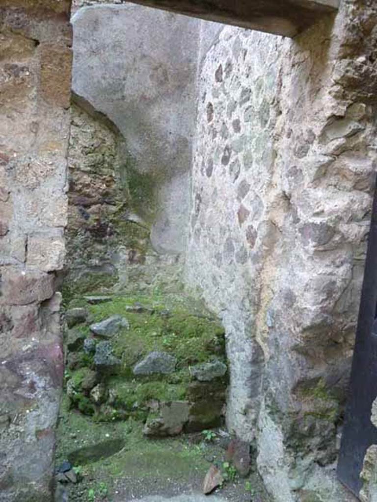 Villa of Mysteries, Pompeii. May 2010. Room 24, apotheca. South east corner, on the east side of room 23.