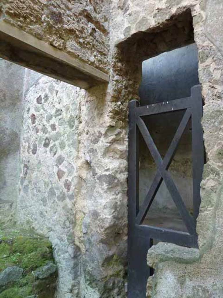 Villa of Mysteries, Pompeii. May 2010. Room 23, doorway in south wall to room 22.