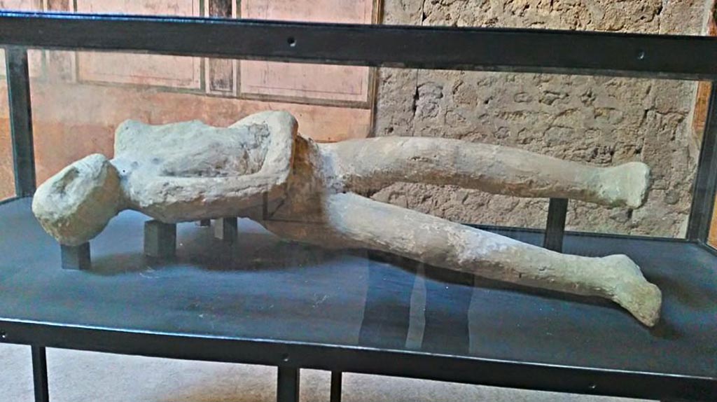 Villa of Mysteries, Pompeii. c.2015-2017. 
Room 64, plaster-body-cast in the north-east corner of the atrium. Photo courtesy of Giuseppe Ciaramella.
