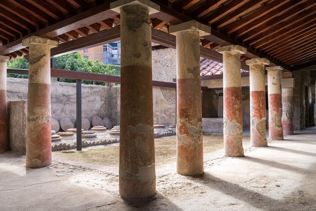 Villa Regina, Boscoreale. October 2021. Portico VII, looking south-east across cella vinaria room I. Photo courtesy of Johannes Eber.