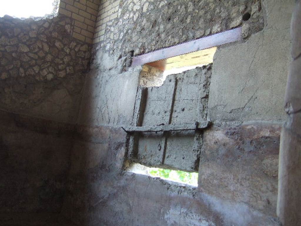 Villa Regina, Boscoreale. May 2006. Room IXbis, torcularium north wall with cast of window shutters. 