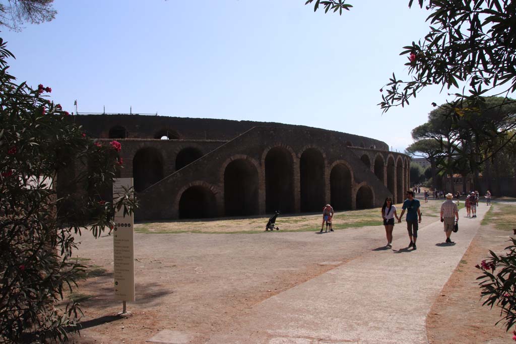 Piazzale Anfiteatro. September 2019. Looking south-east from end of Vicolo dell Anfiteatro.
Photo courtesy of Klaus Heese.
