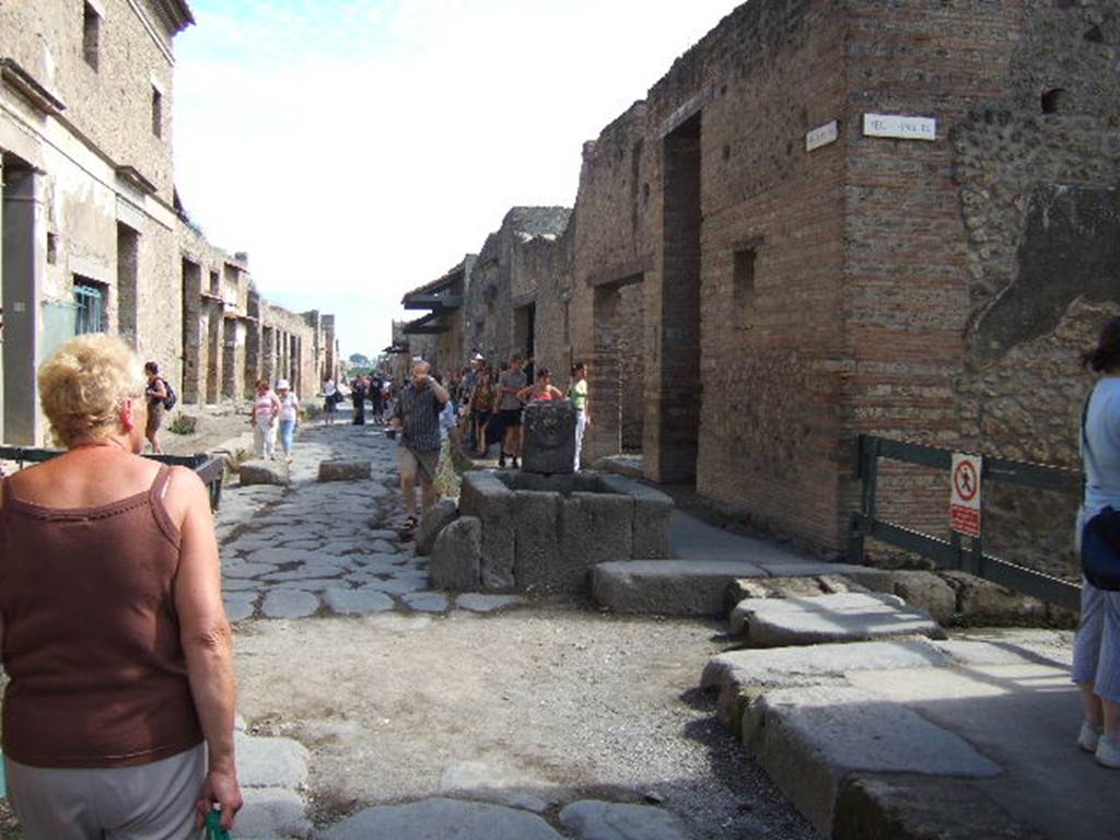 Via dell’Abbondanza. Looking east to junction with unnamed vicolo between I.8 and I.9 (on right). September 2005.

