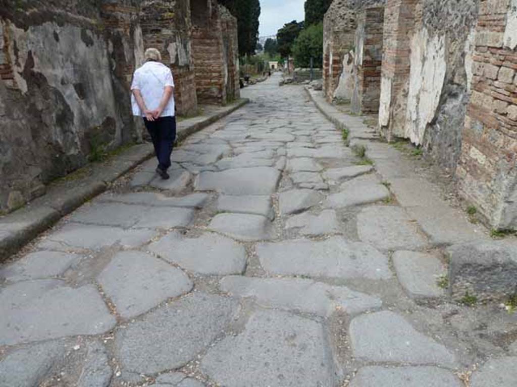 Via Consolare, May 2010. Looking north from the Herculaneum Gate towards Via dei Sepolcri.