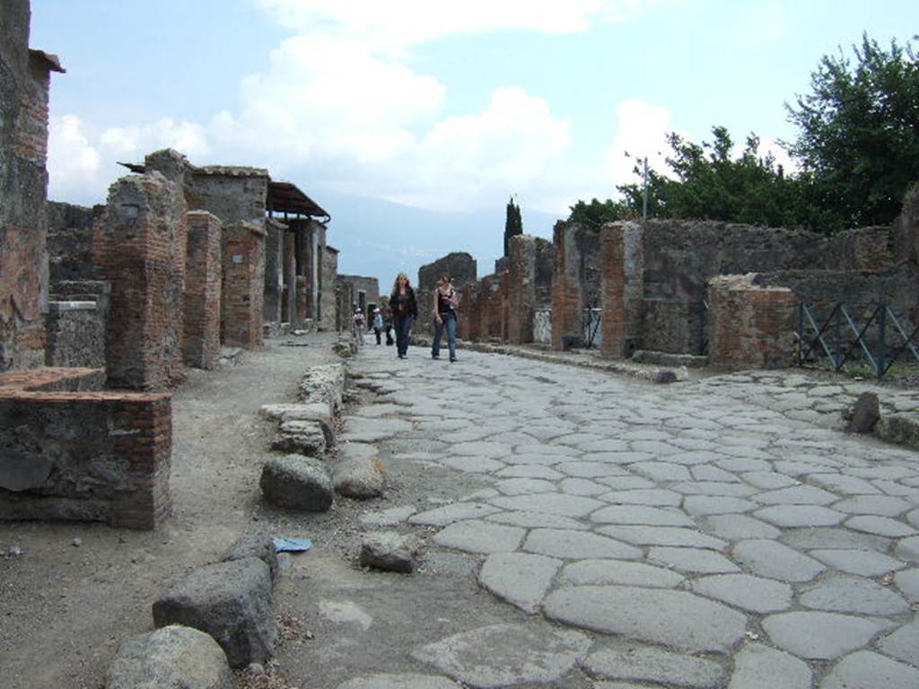 Via Consolare between VI.1 and VI.17. Looking south from outside VI.1.2. May 2006.