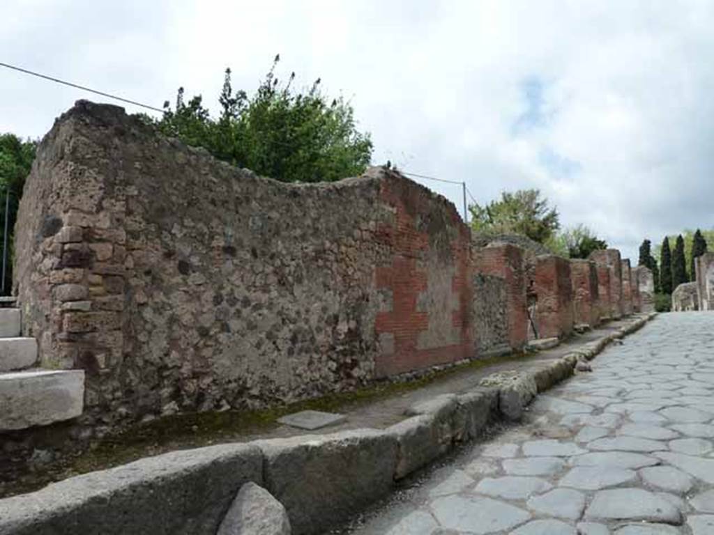 Via Consolare, west side, May 2010. Looking north along VI.17 from near VI.17.10