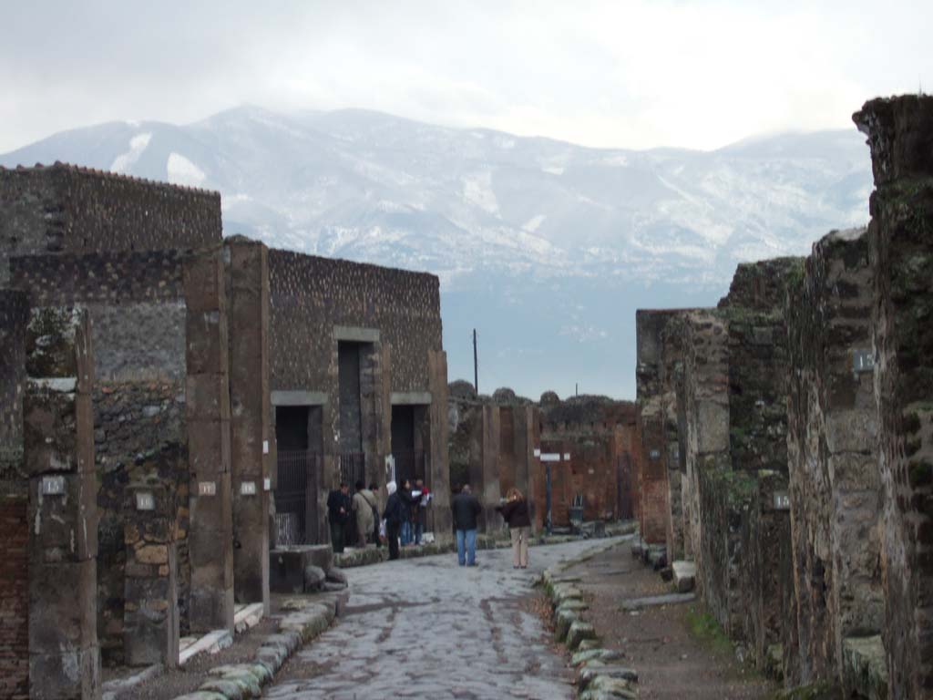 Via Consolare between VI.1 and VI.17. December 2005. Looking south to junction with Vicolo di Narciso, from VI.17.13. 