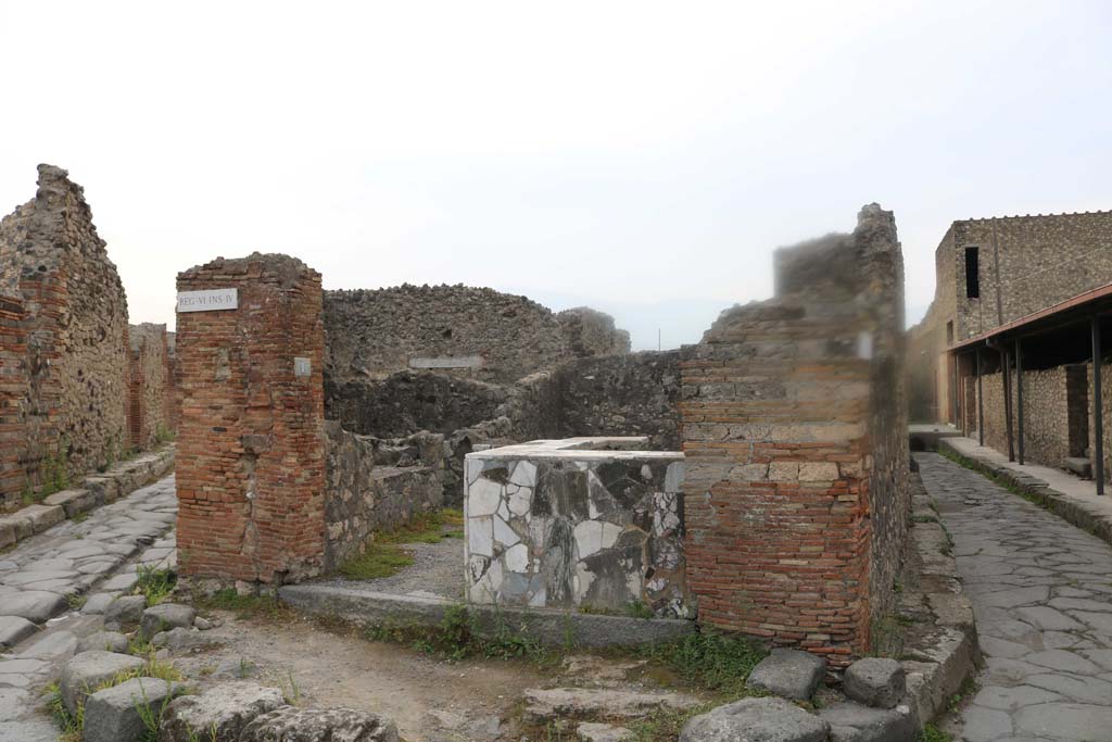 Via Consolare, December 2018. 
Looking south to entrance doorway of VI.4.1, on junction of Via Consolare, on left, with Vicolo del Farmacista, on right. 
Photo courtesy of Aude Durand.

