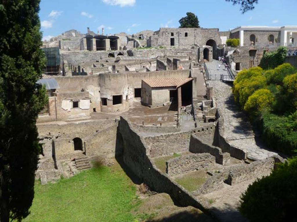 Via Marina. May 2011. Looking east from Suburban Baths upto Porta Marina. Photo courtesy of Michael Binns.
