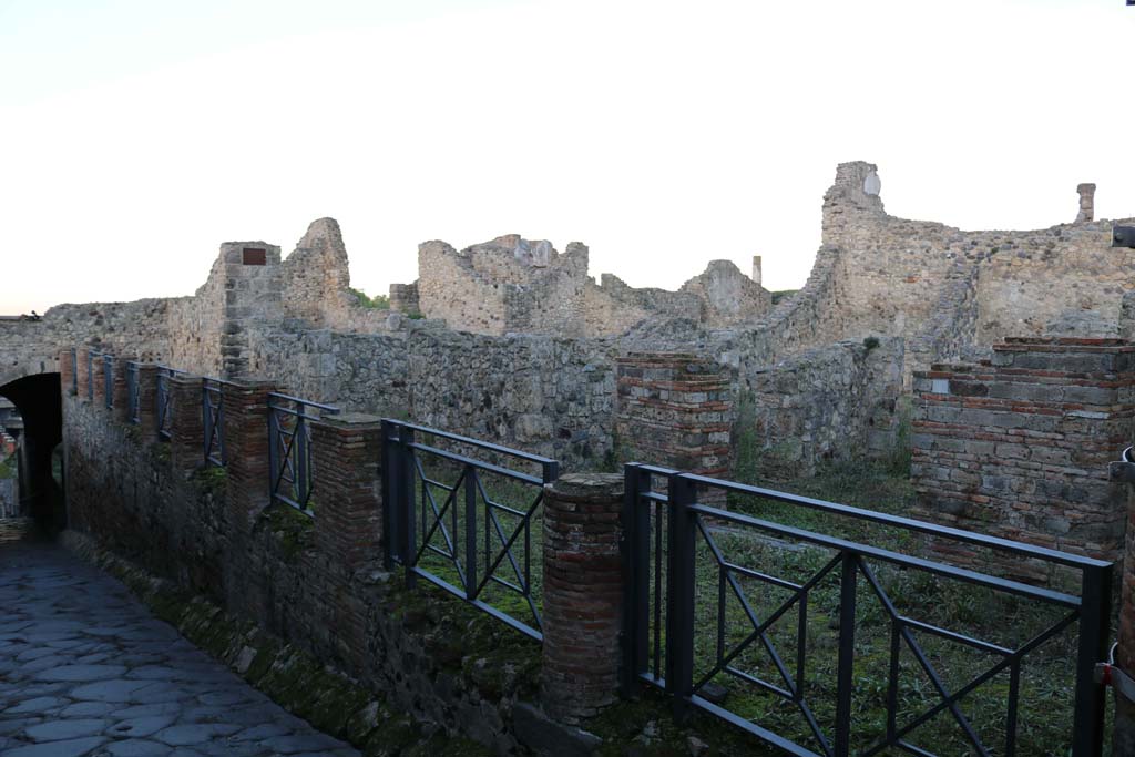 Via Marina, on left. December 2018. 
Looking towards remains of columns of portico outside VII.16.1-7, on north side of Via Marina. Photo courtesy of Aude Durand.
