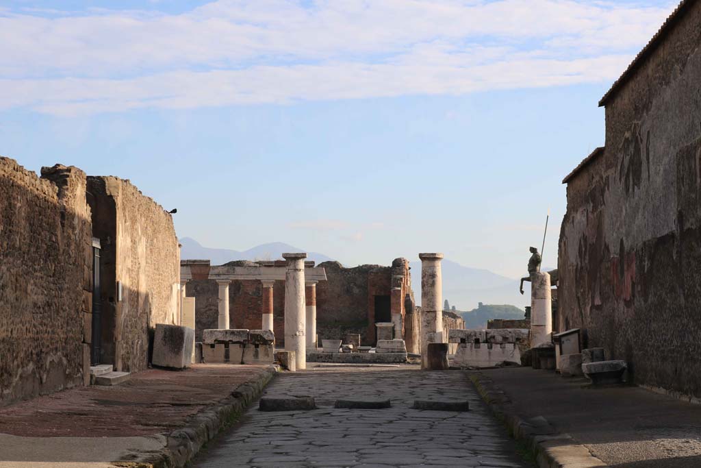 Via Marina, Pompeii. December 2018. 
Looking east towards the Forum at the eastern end of the Via Marina, between VII.7.32, on left, and VIII.1, on right. 
Photo courtesy of Aude Durand.
