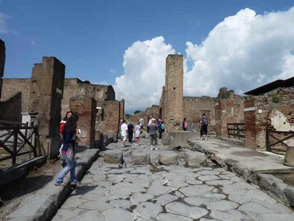 Via Stabiana. May 2010. Looking north towards Holconius’ crossroads, from between VIII.4 and I.4.