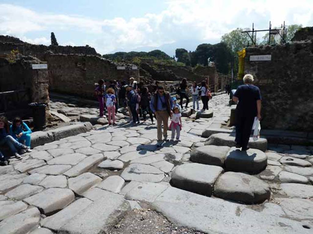 Via Stabiana, May 2010. Looking south across crossroads, and junction with Via del Tempio d’Iside