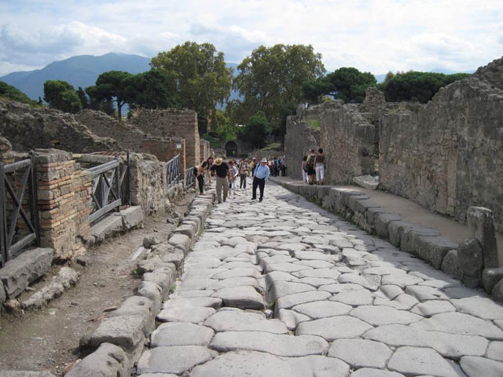 Via Stabiana, September 2010. Looking south between I.3 and VIII.7. Photo courtesy of Drew Baker.