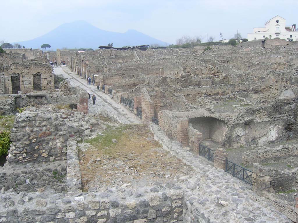 Via Stabiana, April 2005. Looking north from near upper peristyle area of VIII.7.24, on left.
Reg. VIII.7. is on the left, and Reg. I.3. is on the right.  Photo courtesy of Klaus Heese.
