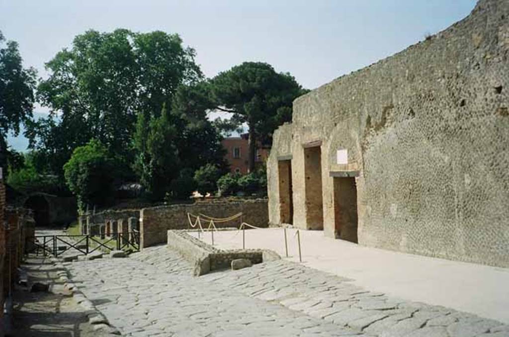 Via Stabiana. June 2010. West side, looking south to VIII.7.16/17/18/19 and the Stabian Gate. Photo courtesy of Rick Bauer.