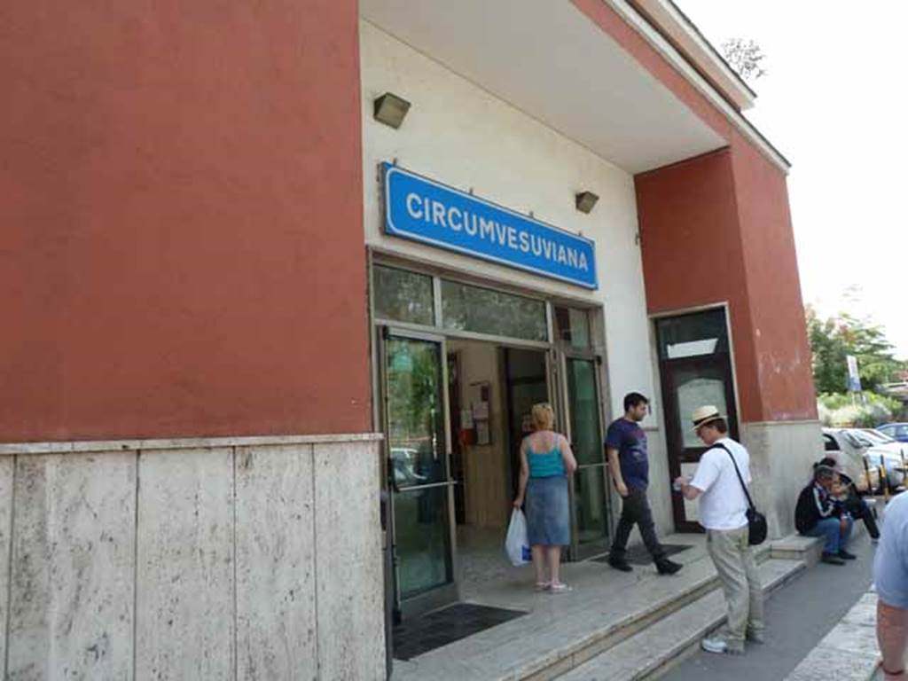 Via Villa dei Misteri. May 2010. Pompeii Scavi, Villa dei Misteri station. Entrance.
Turn right on coming out of the station and walk a short distance down to the Porta Marina entrance to Pompeii.
