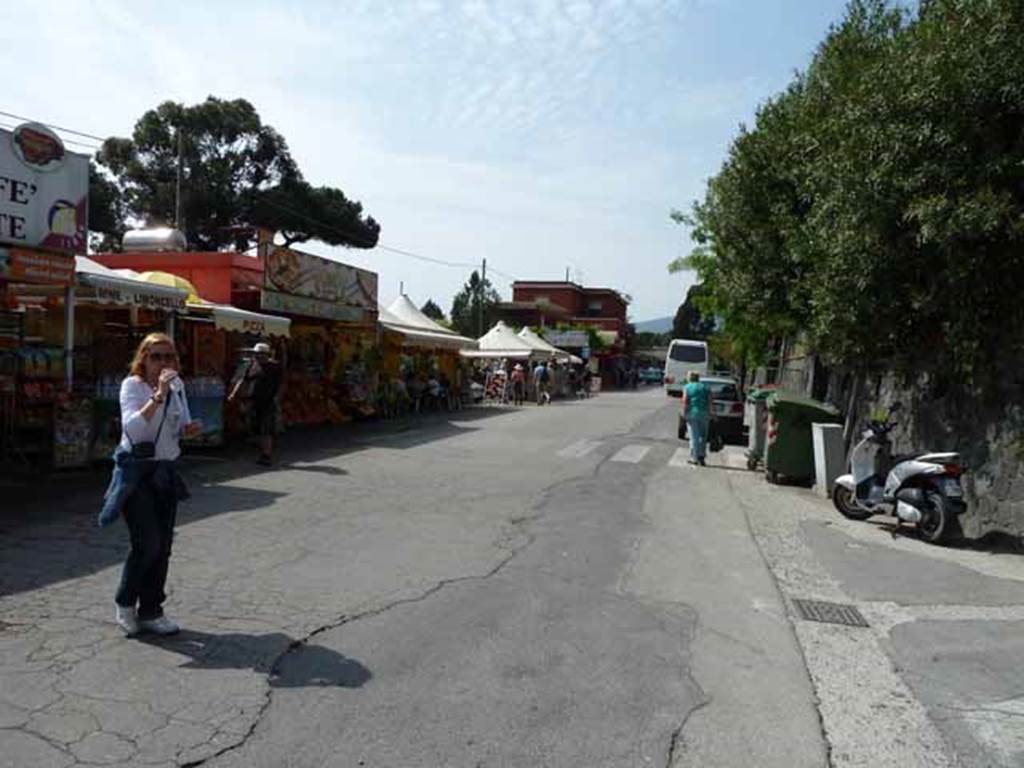 Via Villa dei Misteri. May 2010. Looking north from outside the Porta Marina entrance to Pompeii. The station is the red building at the end on the left.