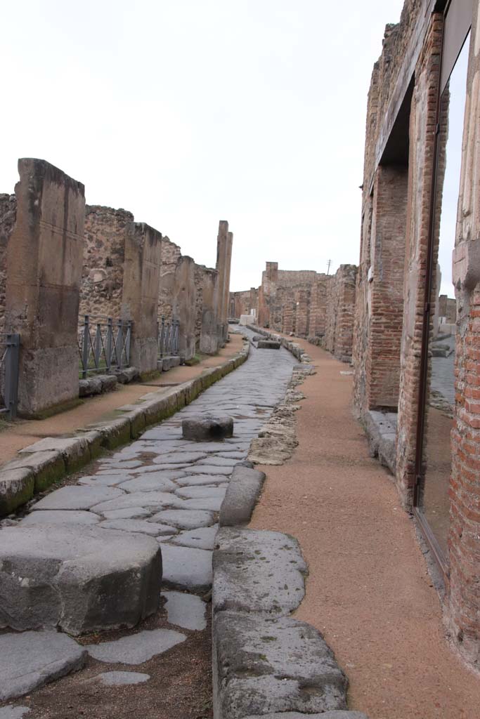 Via degli Augustali, October 2020. 
Looking west between VII.12.14 and VII.2.46, in the year of the pandemic. Photo courtesy of Klaus Heese.