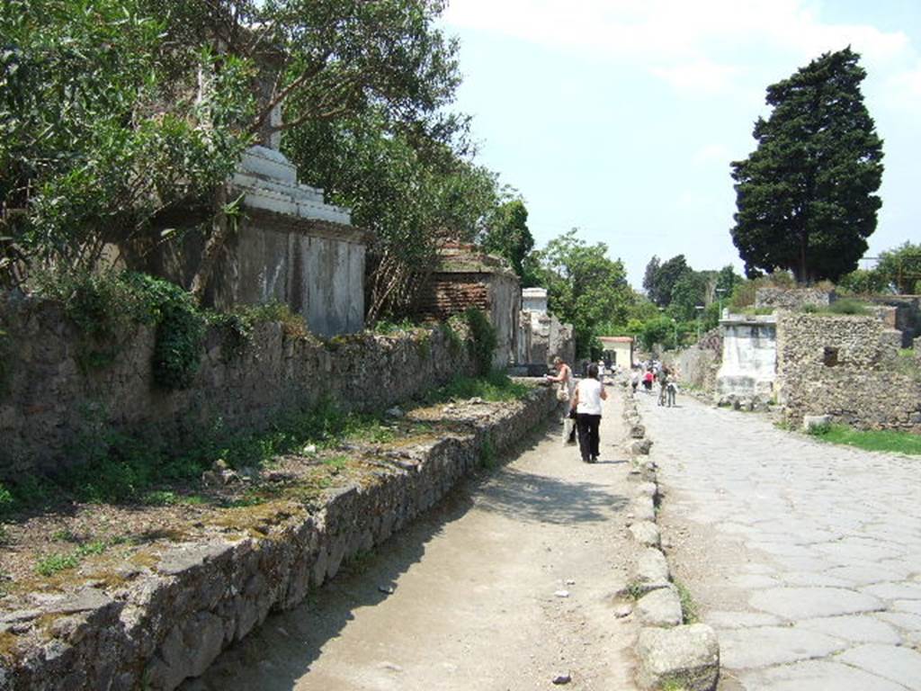 Via dei Sepolcri. May 2006. Looking north. 