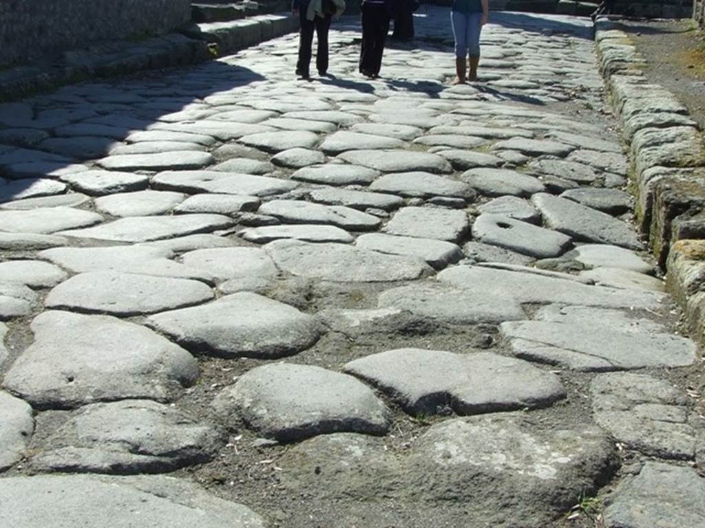 Via delle Tempio d’Iside. Looking West. Groove in road surface outside VIII.7.29 left and VIII.4.34 right. March 2009.