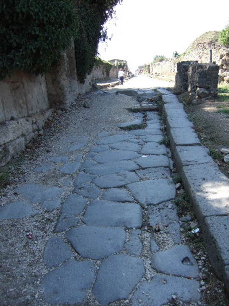 Via dell’Abbondanza. Looking west through the Sarno Gate. September 2006.