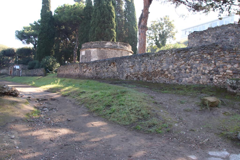 Via delle Tombe, south side, Pompeii. October 2022. 
Looking south-east from junction with Via di Nocera. Photo courtesy of Klaus Heese.
