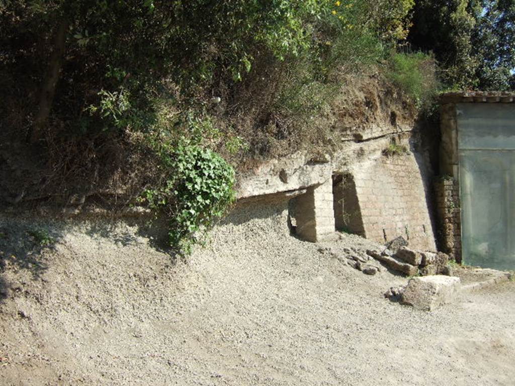 Via delle Tombe, east end. May 2006. Surge and lapilli layers from 79AD eruption near Tomb 19ES. 
