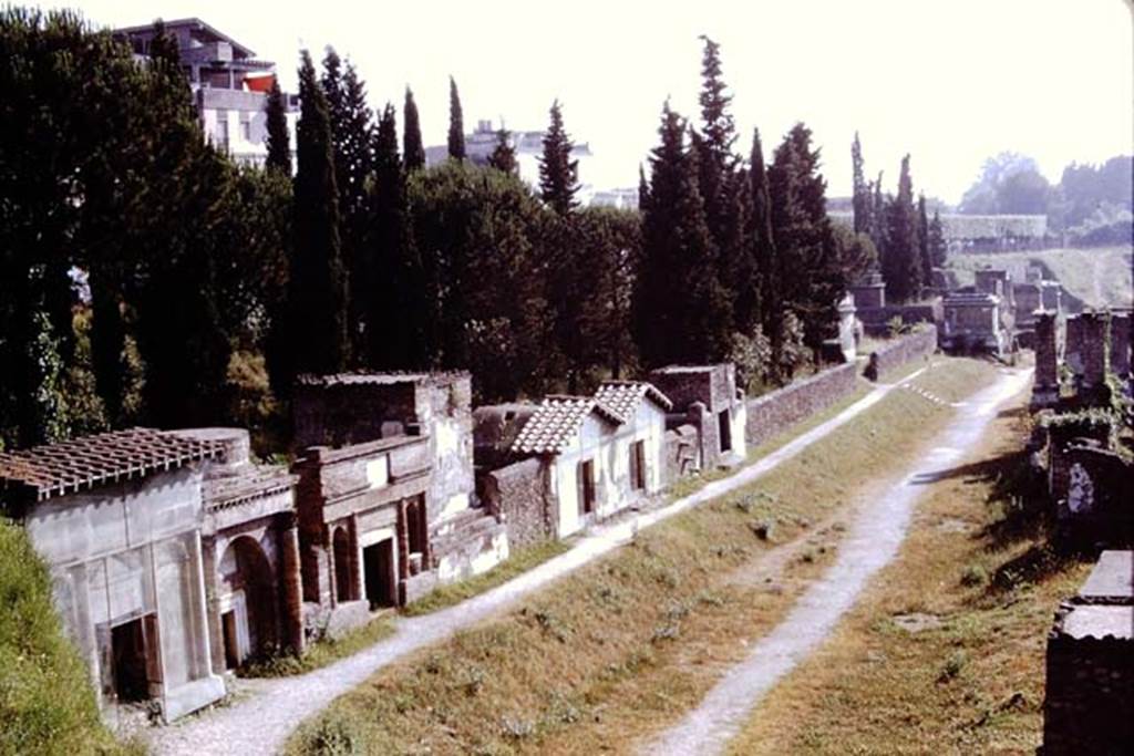 Via delle Tombe, Pompeii. 1972. Looking west.  Photo by Stanley A. Jashemski. 
Source: The Wilhelmina and Stanley A. Jashemski archive in the University of Maryland Library, Special Collections (See collection page) and made available under the Creative Commons Attribution-Non Commercial License v.4. See Licence and use details. J72f0052
