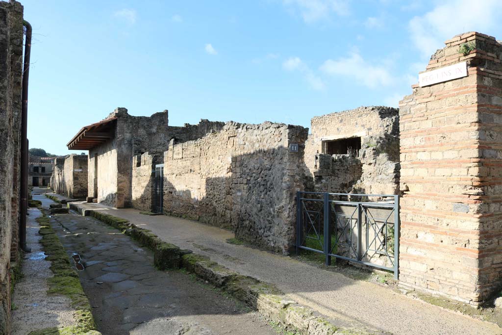 Via di Castricio, Pompeii. December 2018. Looking west, with I.9.11 to I.9.13, on its north side. Photo courtesy of Aude Durand.