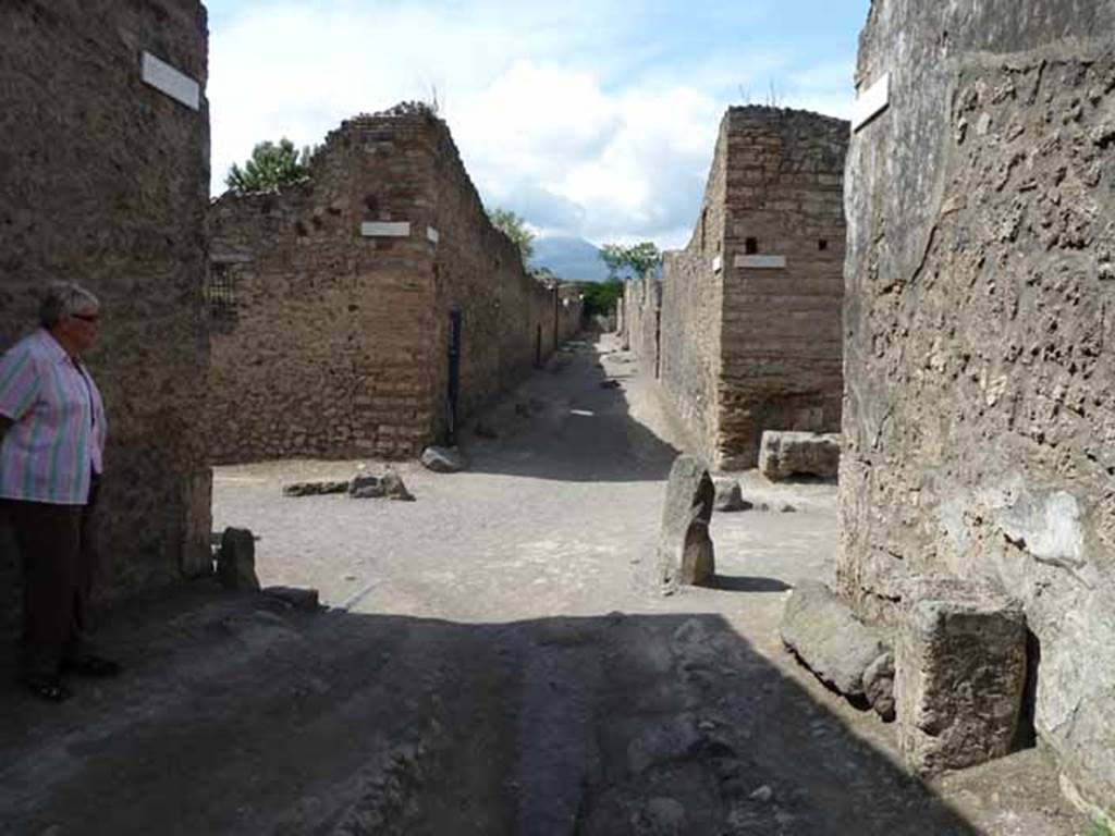 Via di Castricio, May 2010.  Looking along Vicolo dei Fuggiaschi, between I.12 and I.13 on the north side of the crossroads.