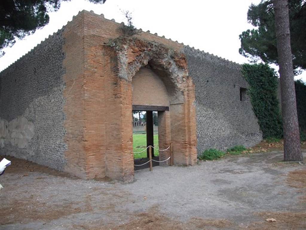 Via di Castricio. December 2006. Junction with unnamed vicolo. Looking south, from near the north-west corner of Palestra at II.7. 
