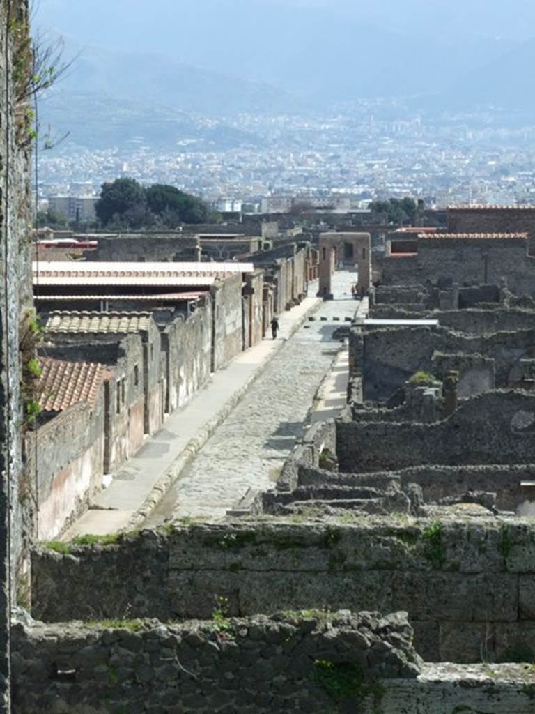 Via di Mercurio between VI.9 and VI.7. Looking south from Tower XI. March 2009.  