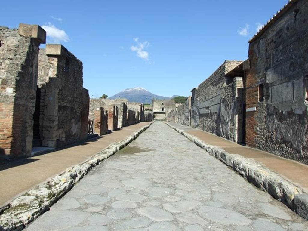 Via di Mercurio between VI.7 and VI.9. March 2009. Looking north from near junction with Vicolo di Mercurio at VI.7.8 and VI.9.7. 
