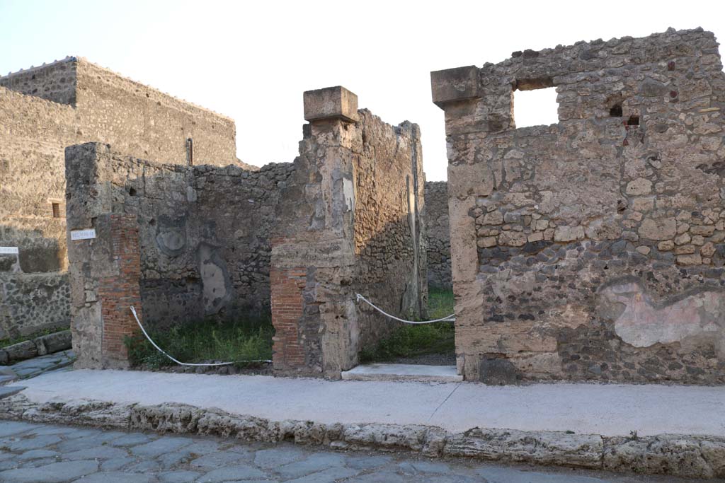 Via di Mercurio, west side. December 2018. 
Looking west towards junction with Vicolo di Mercurio on south side of VI.7.8, on left. Photo courtesy of Aude Durand.
