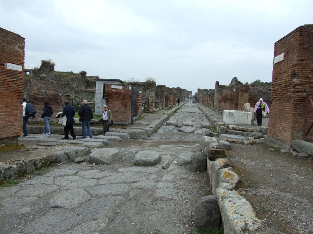 Via di Nola, May 2010. Looking west between IX.4 and V.1, across crossroads towards Via della Fortuna 