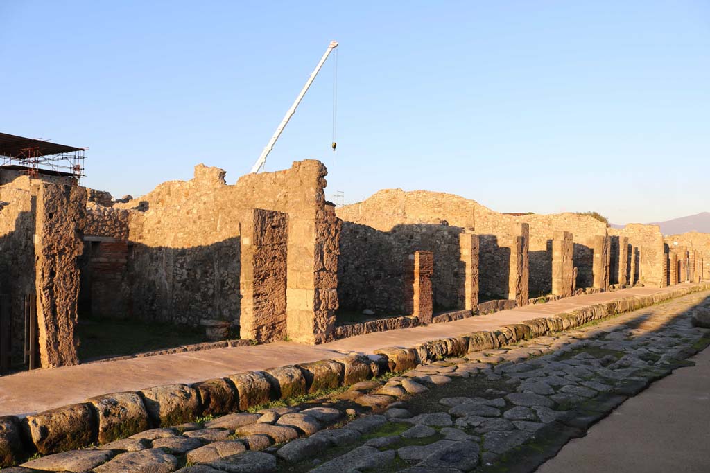 Via di Nola, north side, Pompeii. December 2018. Looking east towards V.2.19, from V.2.8, on left. Photo courtesy of Aude Durand.